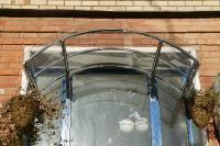 Сварной козырек с прозрачной крышей