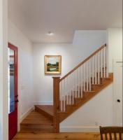 Деревянная лестница с забежными ступенями