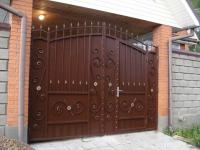 Кованые ворота со встроенной калиткой