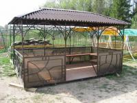 Прямоугольная кованая беседка