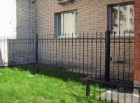 Кованый забор с пиками